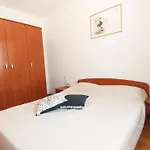 Apartment Matika, Terrace Apartment 10 Minutes Walk From Center